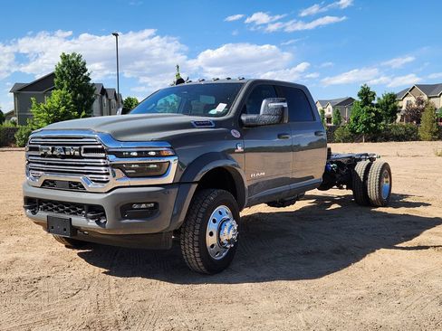 New 2026 RAM 5500 4x4 Crew Cab w/ Laramie Trim Package image 4