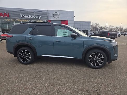 New 2026 Nissan Pathfinder Platinum image 8