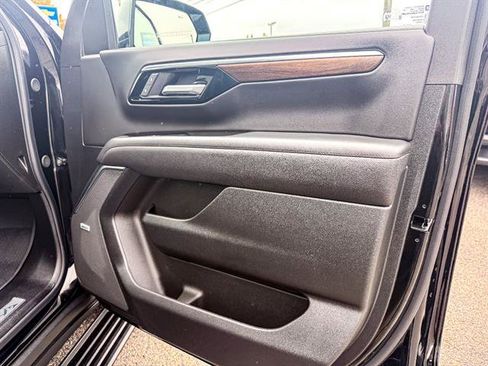 Used 2025 Chevrolet Suburban High Country AWD/4WD image 22