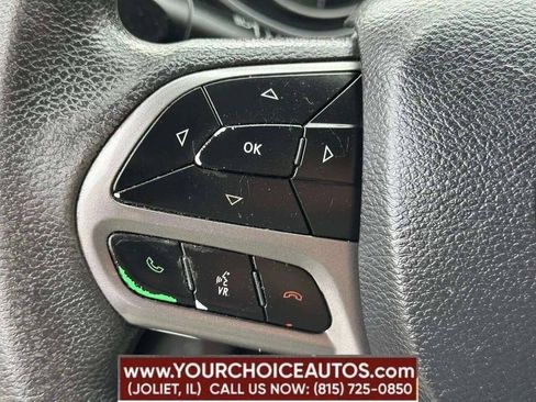 Used 2019 Jeep Cherokee Latitude w/ Popular Appearance Group AWD/4WD image 23