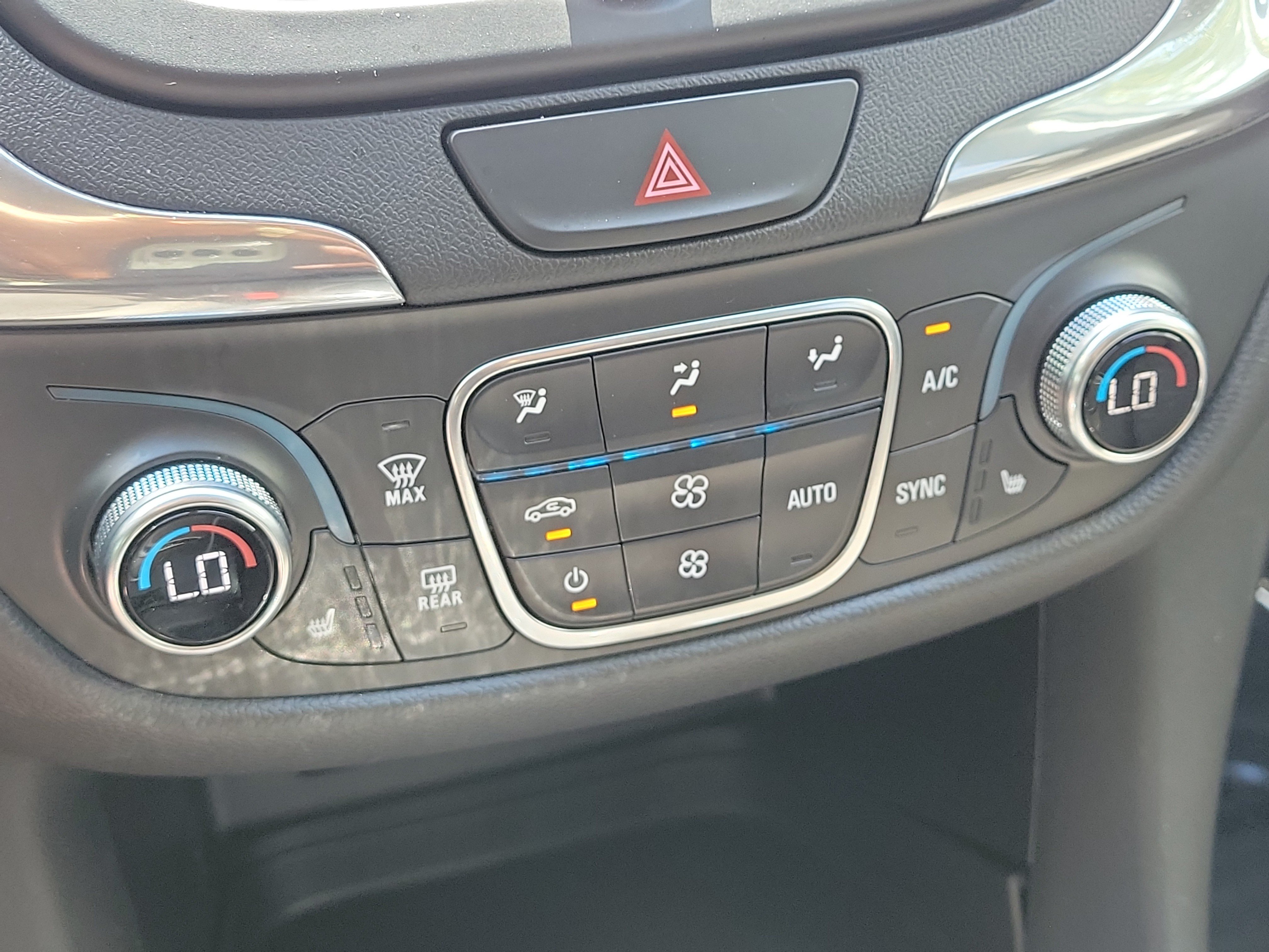 Used 2019 Chevrolet Equinox LT AWD/4WD image 28