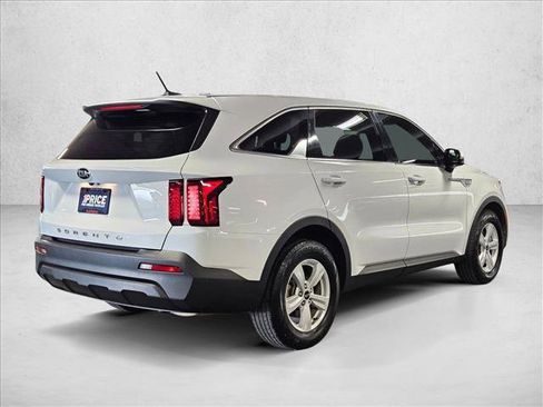 Used 2021 Kia Sorento LX FWD image 5