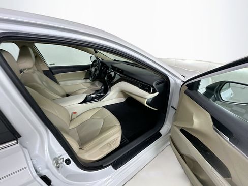 Used 2020 Toyota Camry XLE image 30