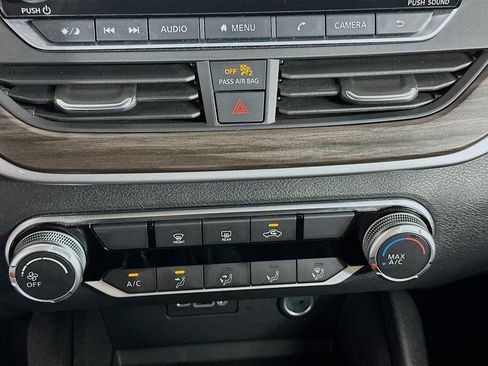 Used 2025 Nissan Altima 2.5 SV image 22