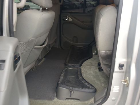 Used 2016 Nissan Frontier SV image 19