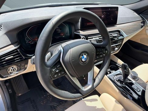 Used 2023 BMW 530i w/ Convenience Package RWD image 4