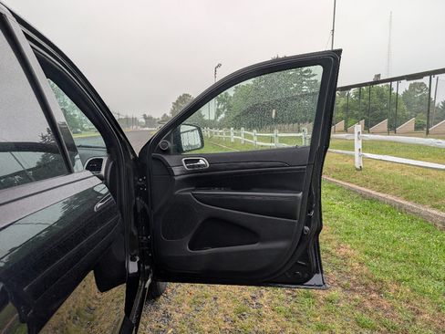 Used 2019 Jeep Grand Cherokee Altitude AWD/4WD image 13