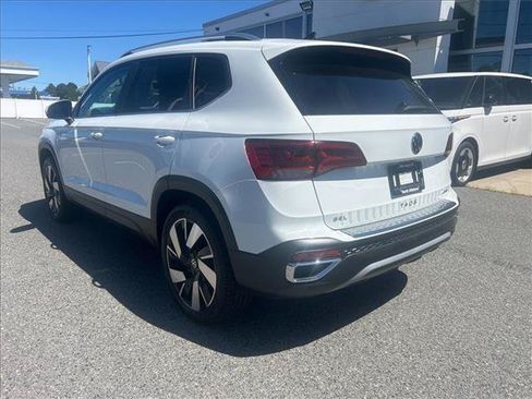 Certified 2023 Volkswagen Taos SEL AWD/4WD image 7