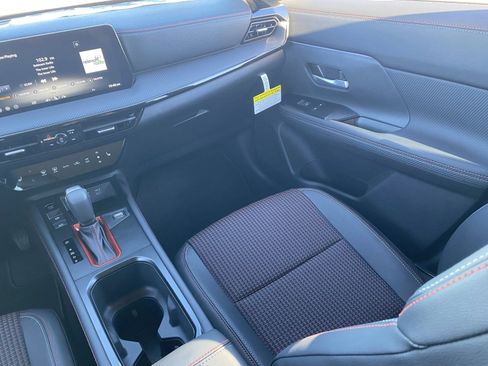 New 2026 Nissan Kicks SR w/ Cold Weather Package image 17