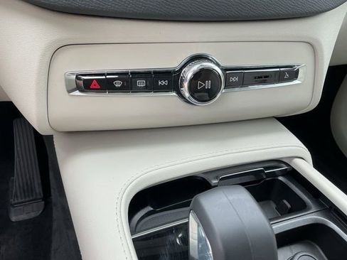 Certified 2023 Volvo XC90 B5 Core w/ Protection Package Premier AWD/4WD image 18