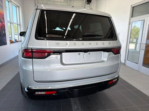 Used 2024 Jeep Wagoneer Series II AWD/4WD image 4