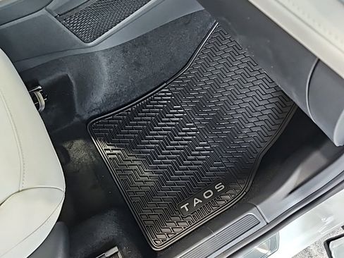 New 2026 Volkswagen Taos SE image 14