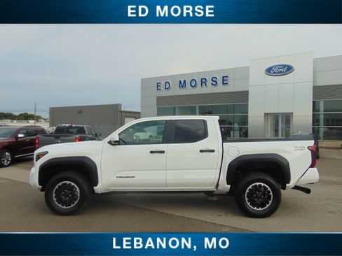 Used 2025 Toyota Tacoma Limited image 2