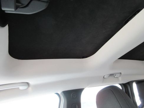 Used 2016 Jeep Renegade 75th Anniversary AWD/4WD image 32