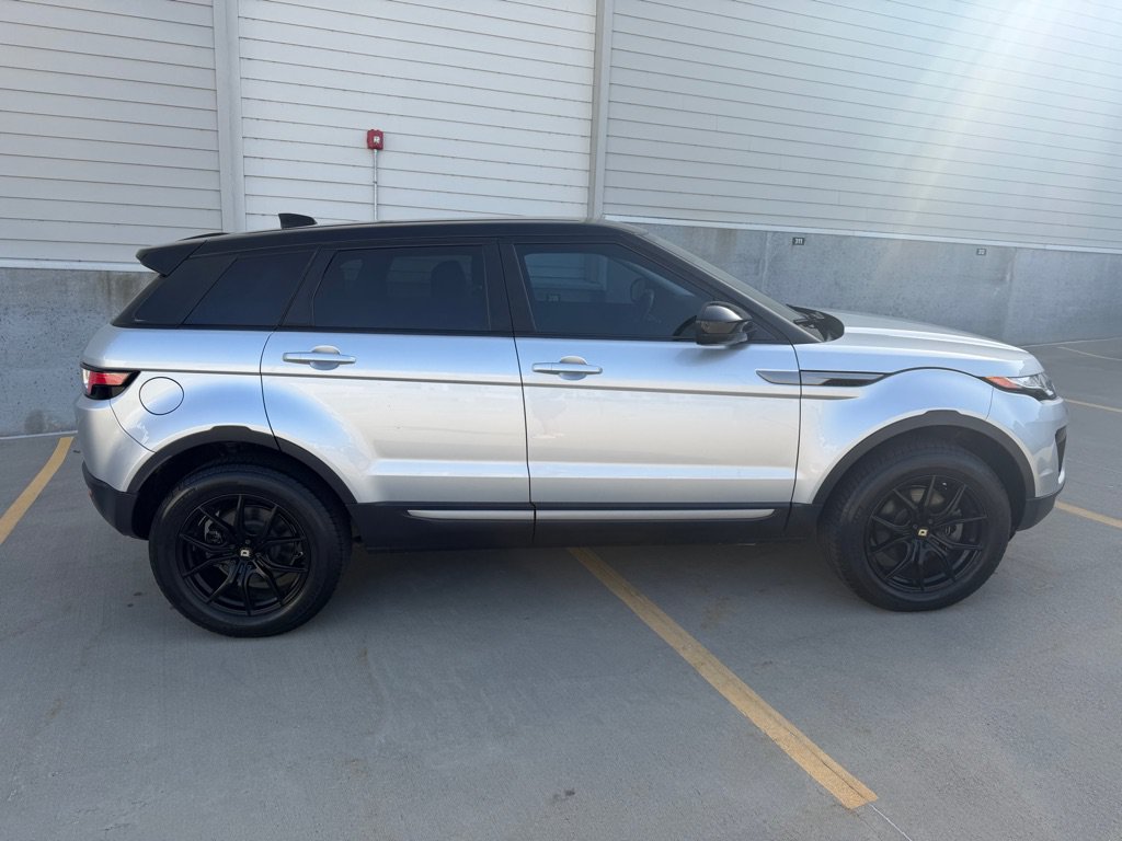 Used 2018 Land Rover Range Rover Evoque SE AWD/4WD image 2