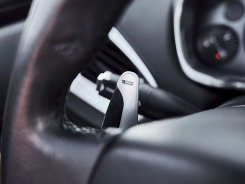 Used 2017 Aston Martin Vanquish S image 56