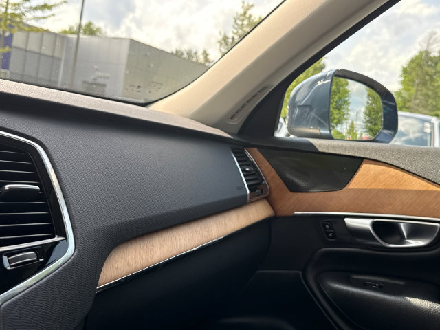 Certified 2022 Volvo XC90 T8 Inscription Expression w/ Advanced Package AWD/4WD image 18
