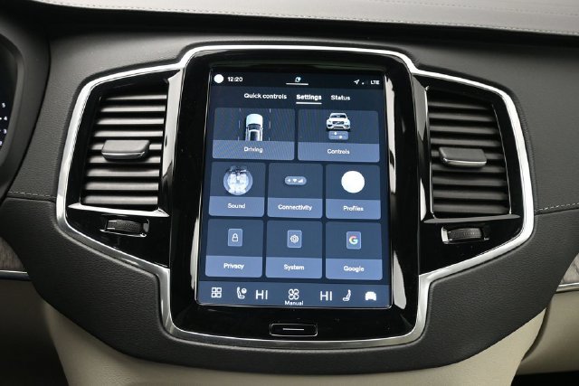 Used 2024 Volvo XC90 B6 Ultimate w/ Protection Package Premier AWD/4WD image 17