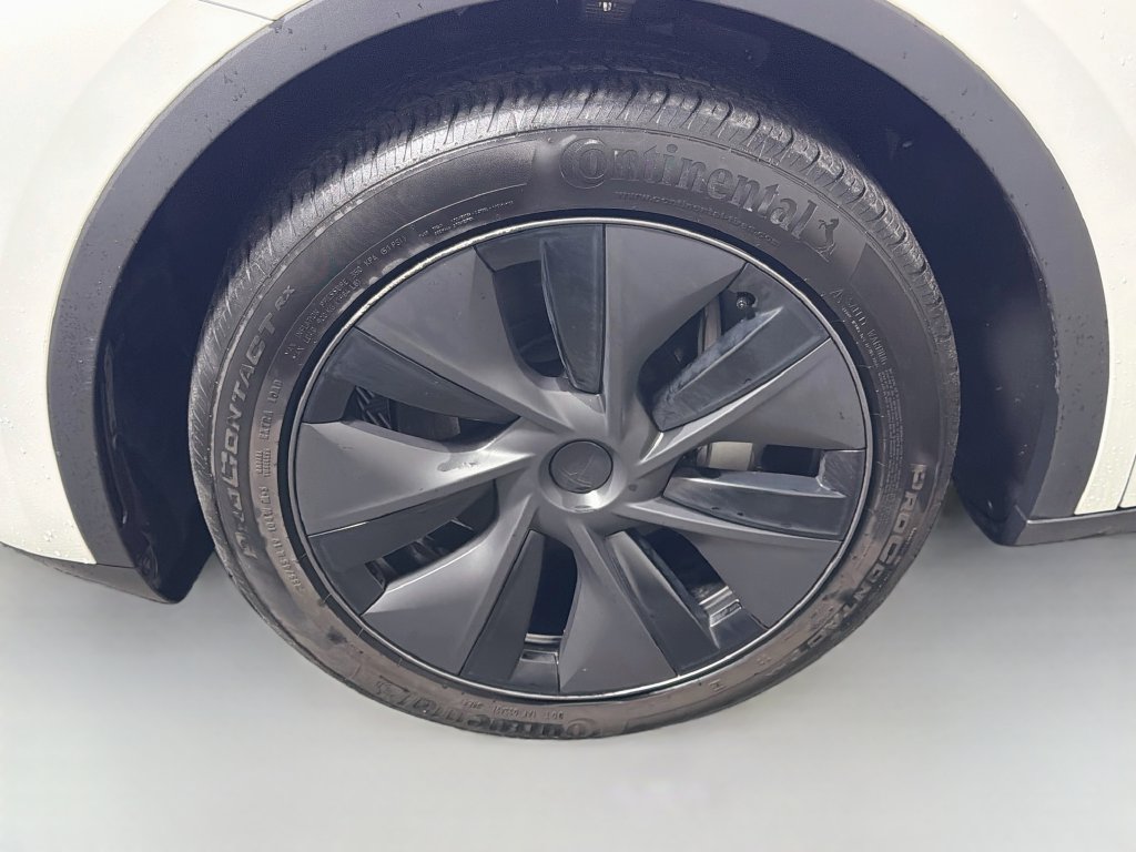 Used 2025 Tesla Model Y Long Range AWD/4WD image 11