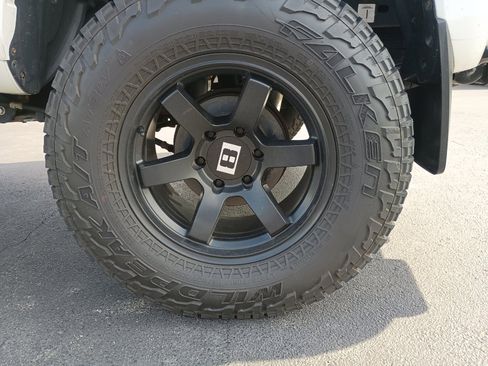 Used 2019 Toyota Tacoma TRD Sport AWD/4WD image 12