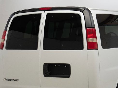 Used 2016 Chevrolet Express 3500 LT w/ LT Preferred Equipment Group image 11