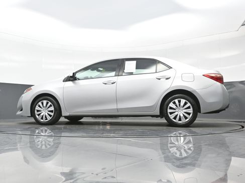 Used 2019 Toyota Corolla LE image 24