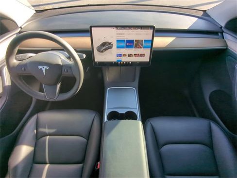 Used 2023 Tesla Model Y Long Range image 18