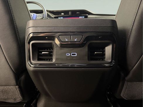 Used 2025 GMC Sierra 1500 AT4 w/ AT4 Premium Package AWD/4WD image 30
