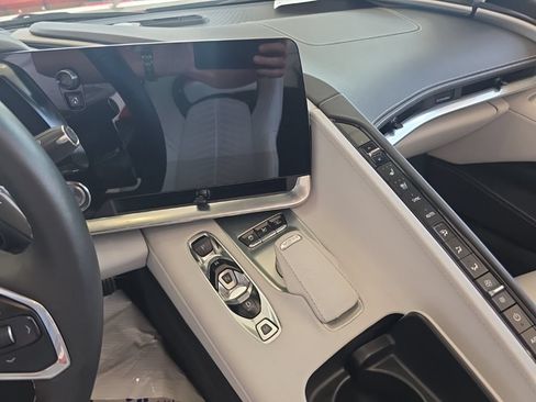 Used 2023 Chevrolet Corvette Stingray Premium Conv w/ Z51 Performance Package RWD image 14