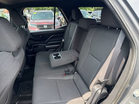 Used 2025 Toyota 4Runner SR5 AWD/4WD image 35
