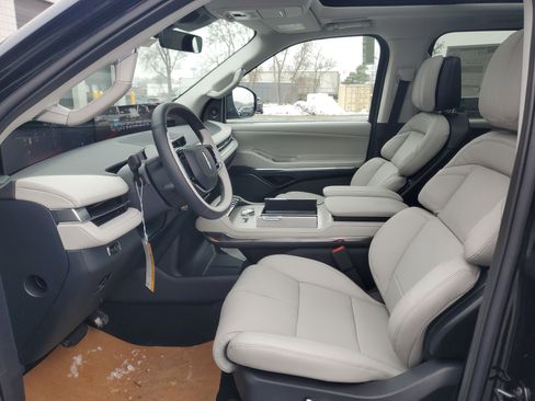 New 2025 Lincoln Navigator Reserve image 12