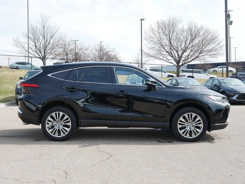 Used 2023 Toyota Venza XLE AWD/4WD image 5