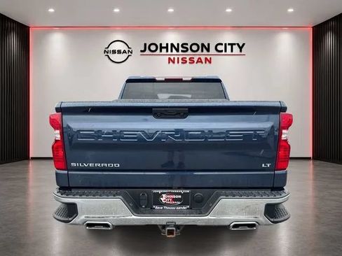 Used 2022 Chevrolet Silverado 1500 LT AWD/4WD image 6
