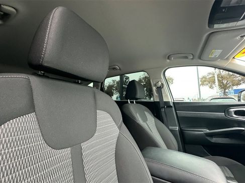 Used 2022 Kia Sorento LX image 19