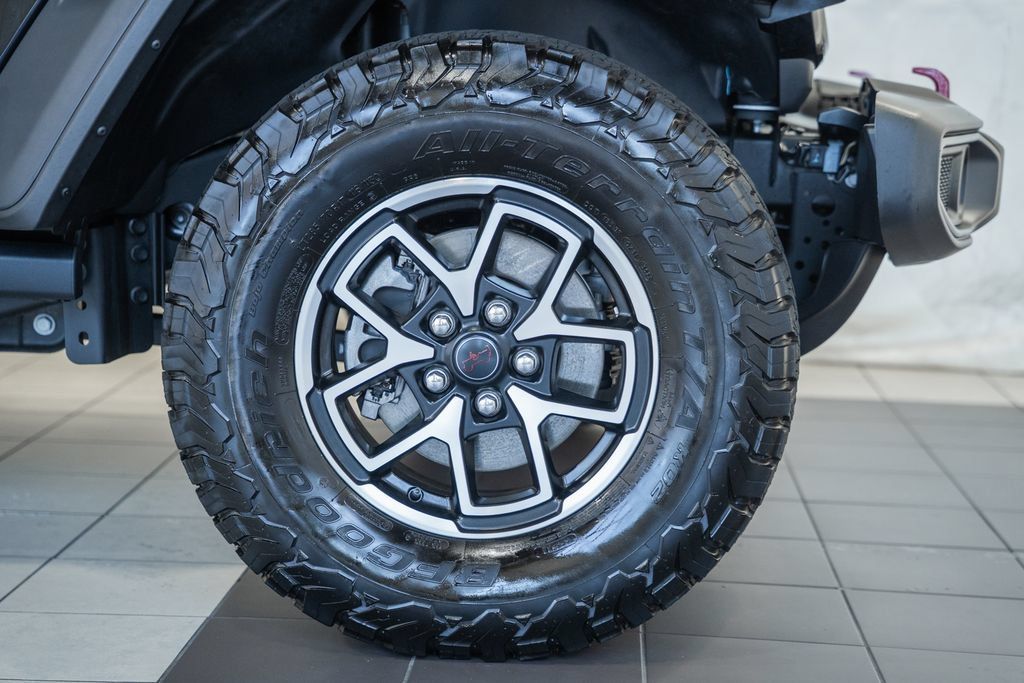 Used 2024 Jeep Wrangler Unlimited Rubicon w/ Technology Group AWD/4WD image 17