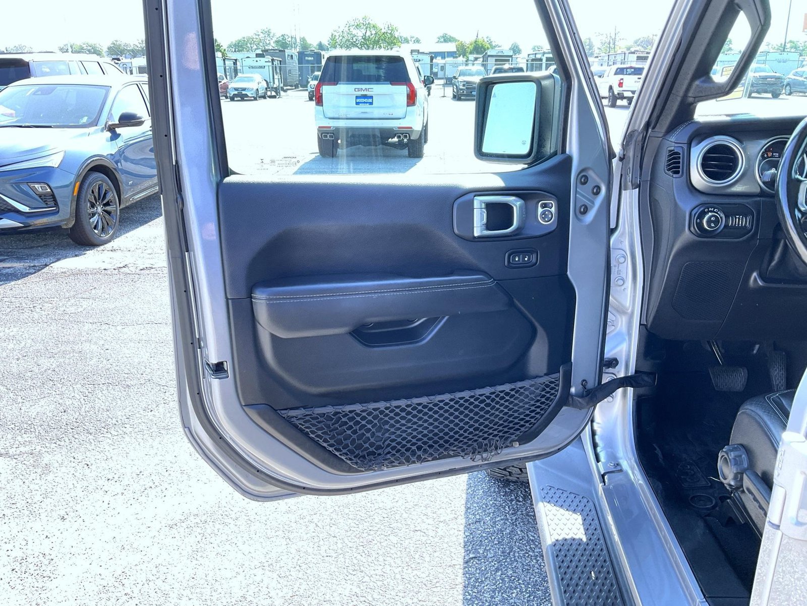 Used 2021 Jeep Gladiator Overland AWD/4WD image 9
