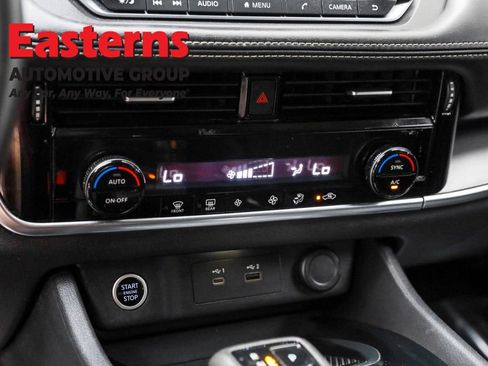 Used 2022 Nissan Rogue SV AWD/4WD image 18