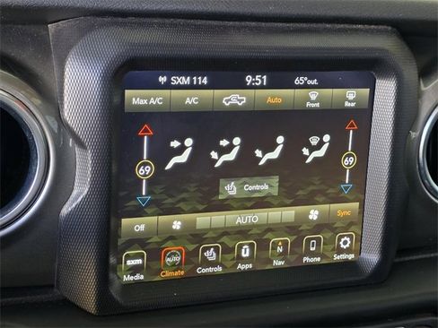 Used 2020 Jeep Gladiator Overland image 16