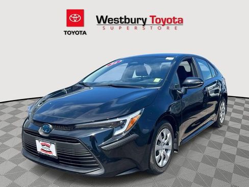 Certified 2024 Toyota Corolla LE AWD/4WD image 3
