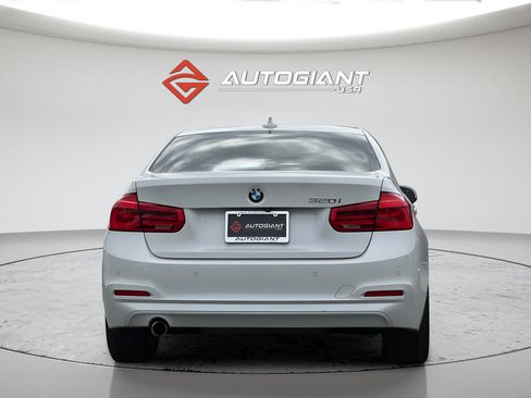 Used 2018 BMW 320i Sedan RWD image 6