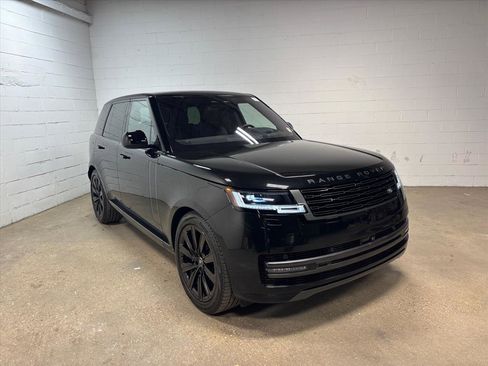 Used 2023 Land Rover Range Rover SE image 4