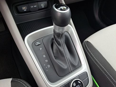 Certified 2024 Hyundai Venue SEL FWD image 19