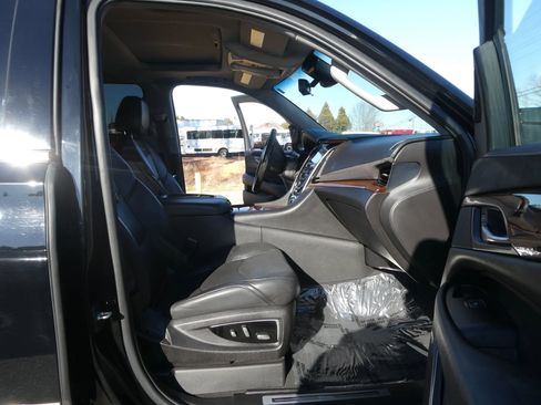 Used 2019 Cadillac Escalade ESV Luxury image 27