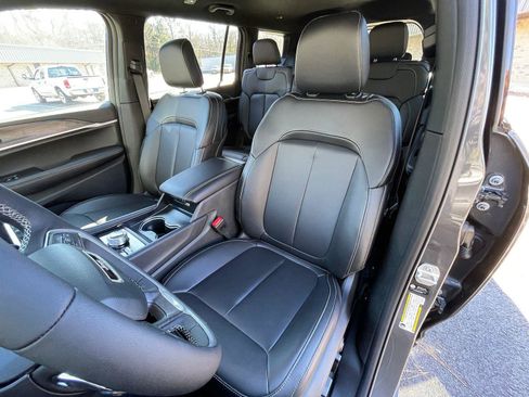 New 2025 Jeep Grand Cherokee L Limited image 9