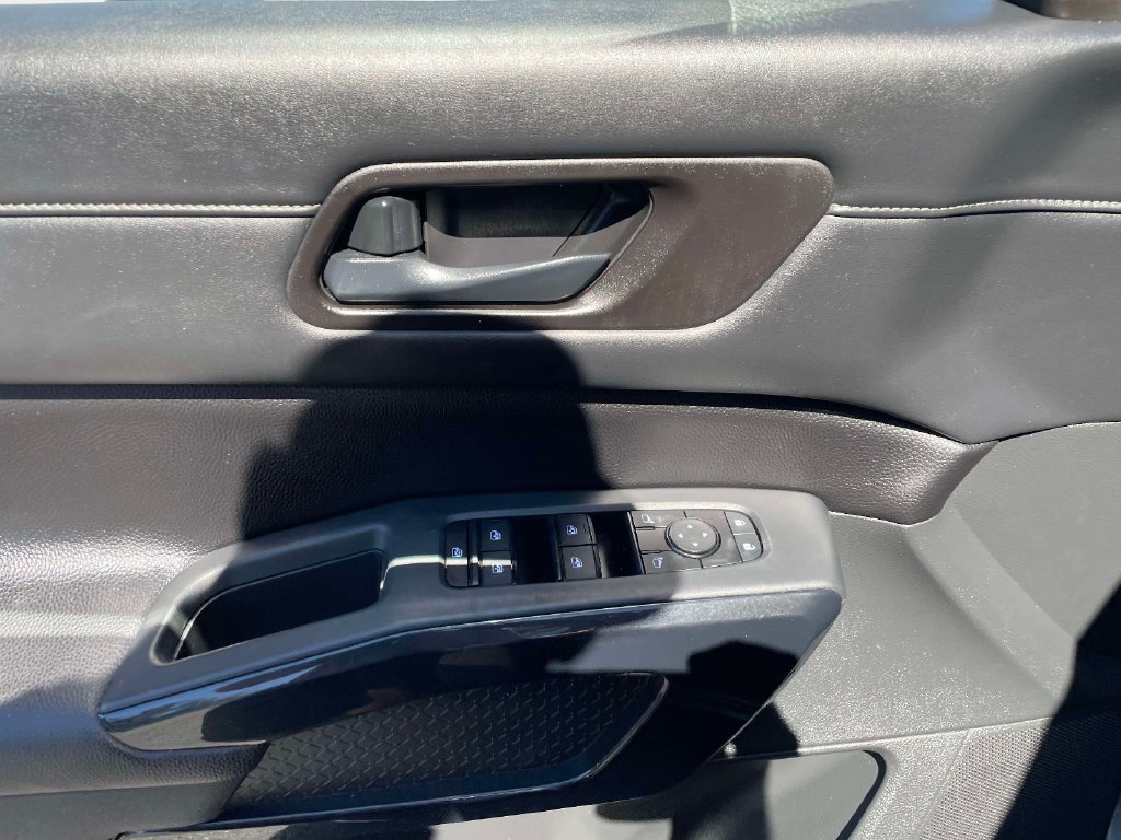 Used 2024 Nissan Pathfinder S AWD/4WD image 19