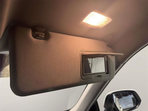 Used 2022 Toyota Highlander XLE image 27