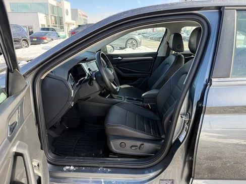 Used 2024 Volkswagen Jetta SE w/ Panoramic Sunroof Package image 14