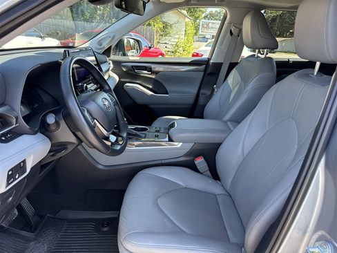 Used 2023 Toyota Highlander Limited image 9