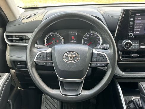 Used 2022 Toyota Highlander L image 16