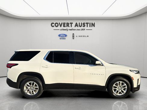 Used 2023 Chevrolet Traverse LS w/ Safety Package FWD image 6